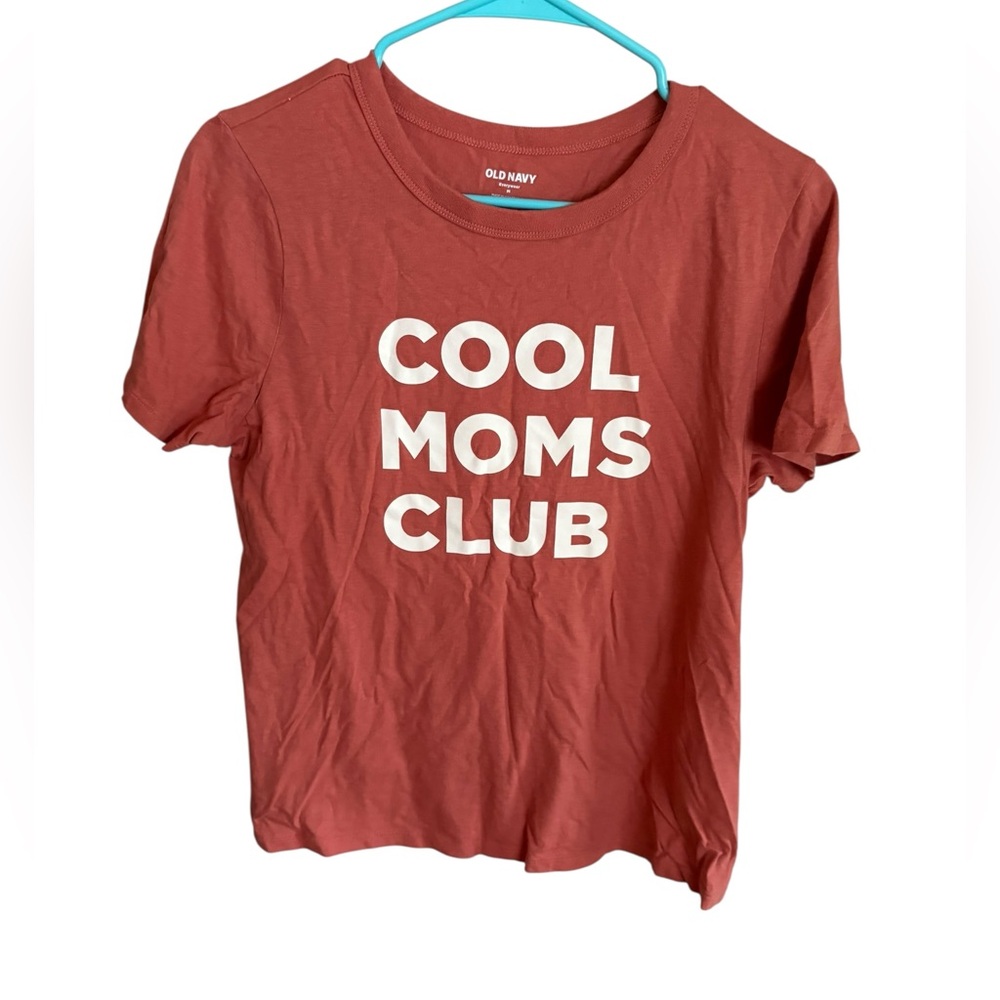 Old Navy T-Shirt - Cool Moms Club